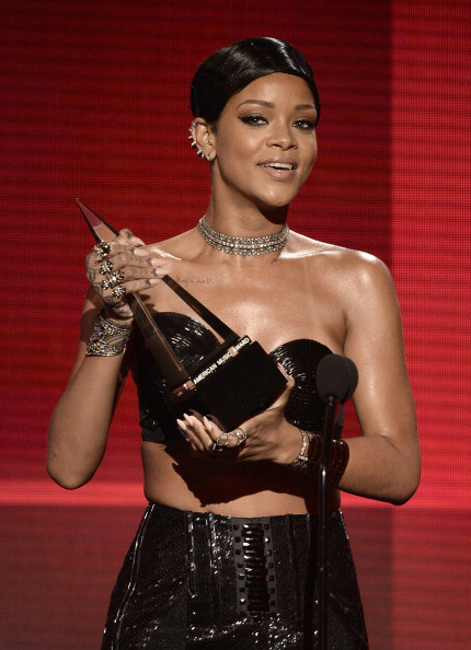 rihanna-amas
